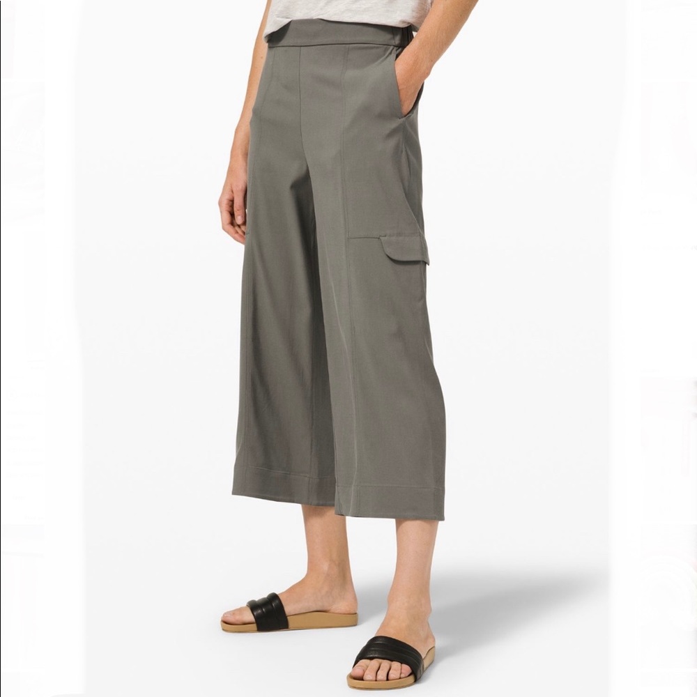 Lululemon Metropolis Maven High Rise Crop